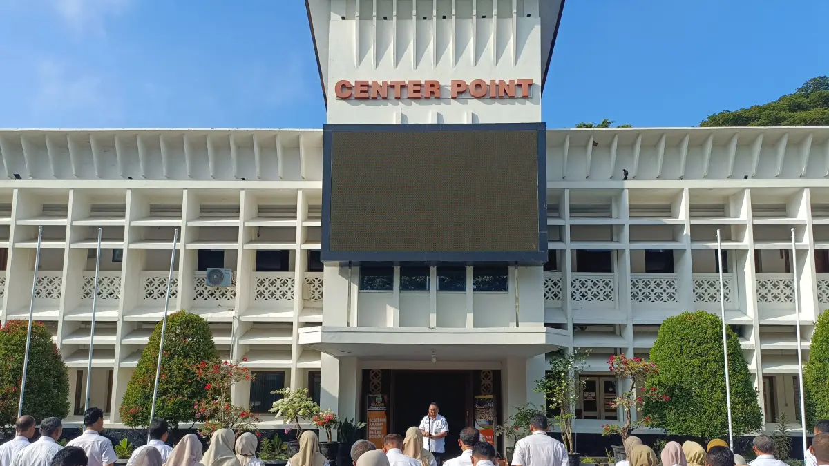 GERAK CEPAT: Sekretaris Daerah Kabupaten Blora, Komang Gede Irawadi memimpin apel ASN. (PROKOMPIM PEMKAB BLORA UNTUK RADAR PATI) 
