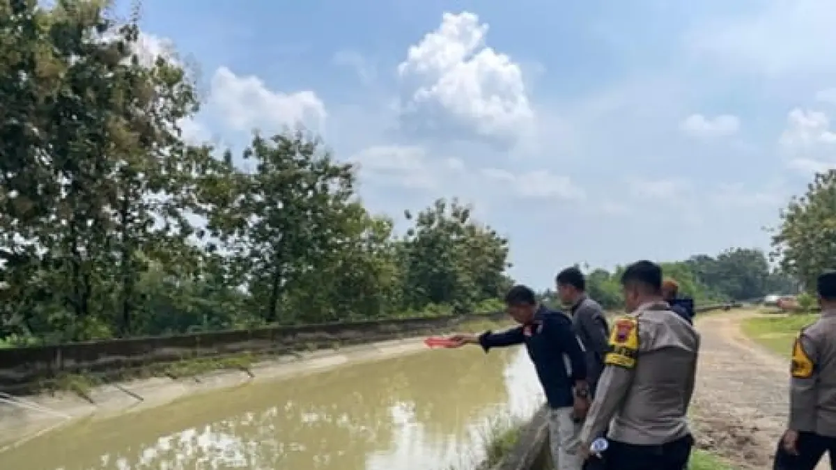 Polisi mengdientifikasi TKP tenggelamnya seorang pemuda do Sungai Lusi, turut Desa Jenengan, Kecamatan Klambu, Grobogan Kamis pagi (2/4).