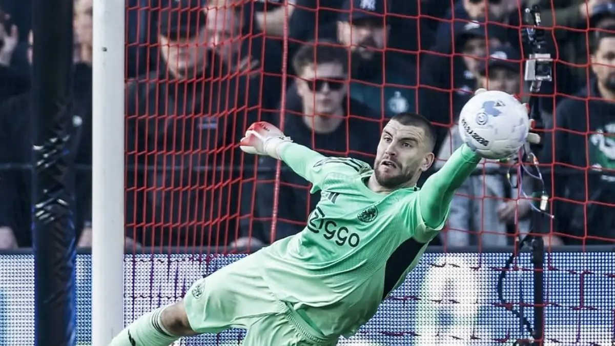 Kiper timnas Indonesia Maarten Paes
