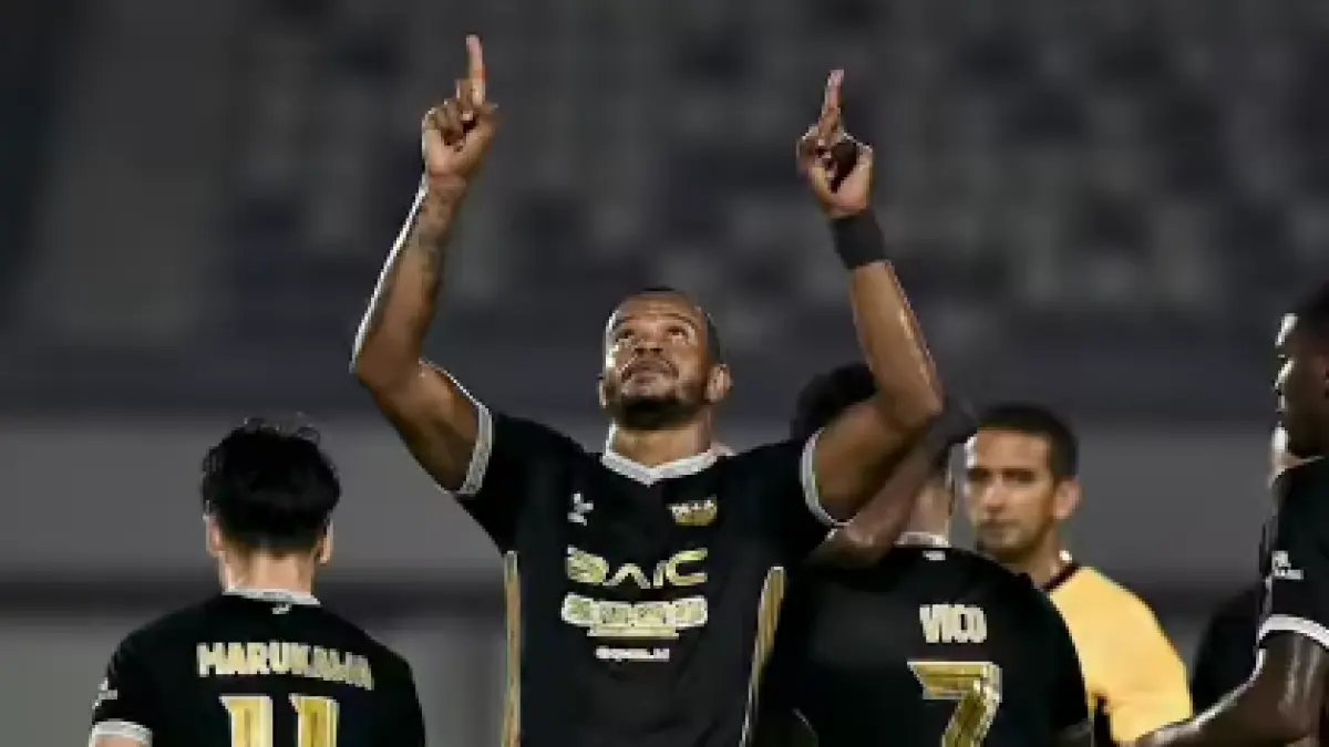 Penyerang Dewa United Alex Martins