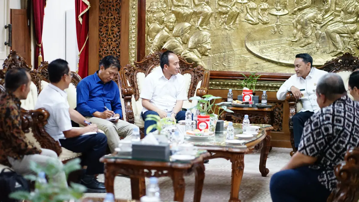 Plt Bupati Pati Risa Ardhi Chandra menemui perwakilan Undip Semarang.