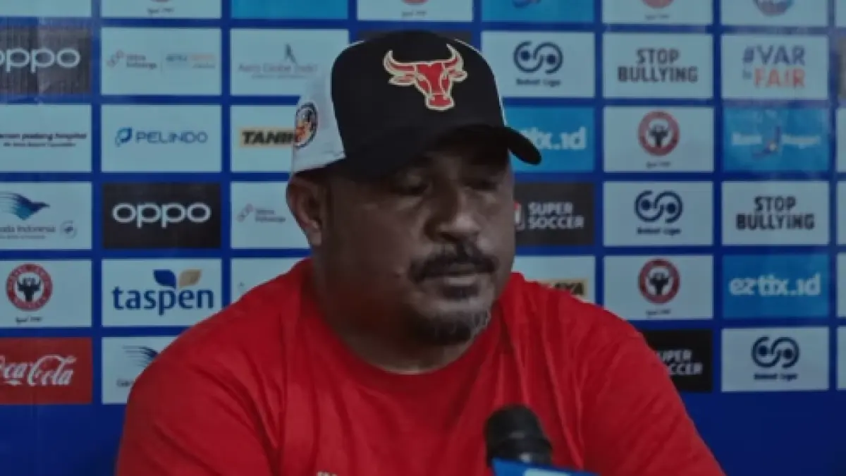Pelatih Semen Padang Imran Nahumarury.
