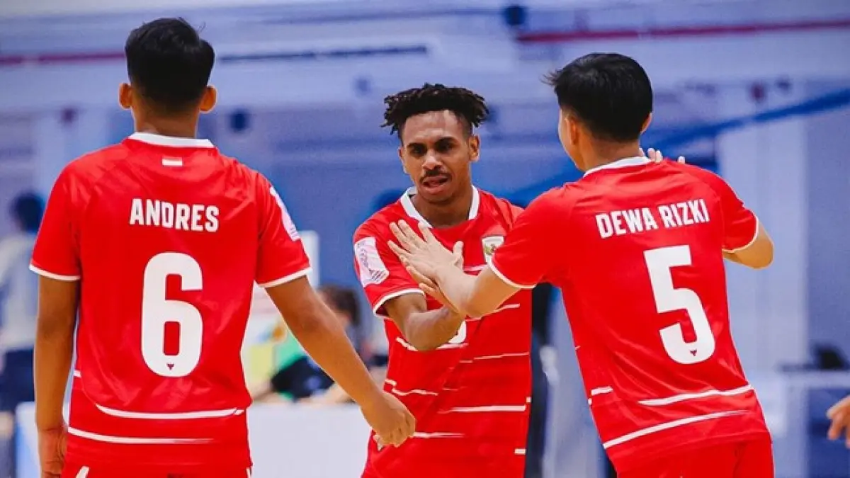 Pemain timnas Futsal Indonesia melakukan selebrasi usai cetak gol.