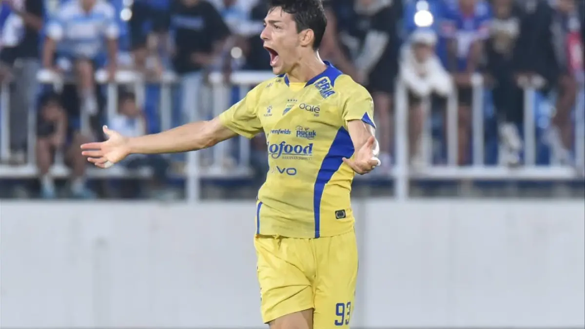 Federico Barba mencetak gol untuk Persib Bandung
