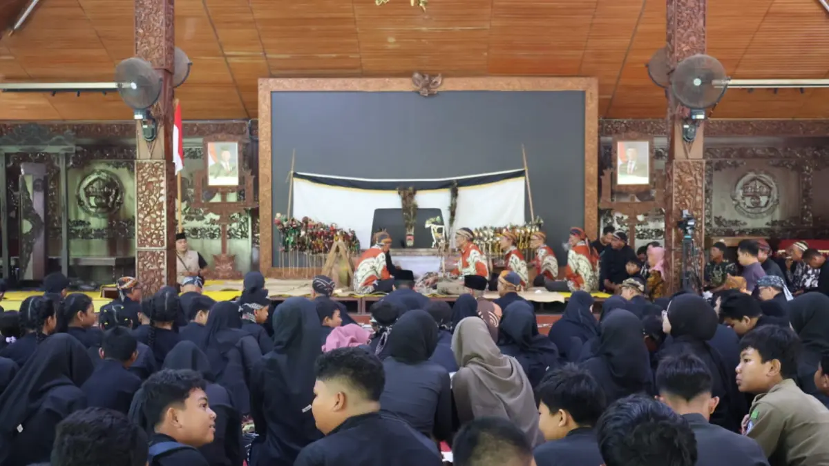 BUDAYA: Pertunjukan Wayang Krucil Janjang di Pendapa Rumah Dinas Bupati Blora. (EKO SANTOSO/RADAR PATI)
