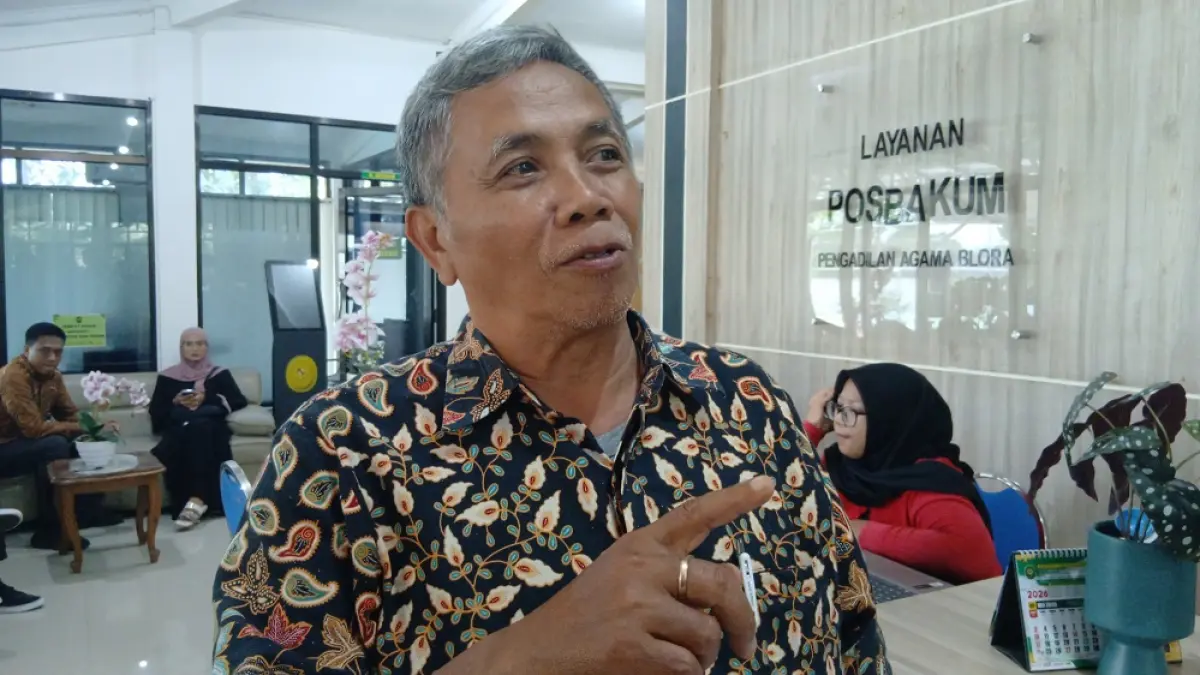 
TUNGGU KEPASTIAN: Mediator persidangan di Pengadilan Agama Blora Danu Sukoco atas gugatan Elsanita Happy Florita melawan suaminya, Subhan Darojat. (EKO SANTOSO/RADAR PATI)
