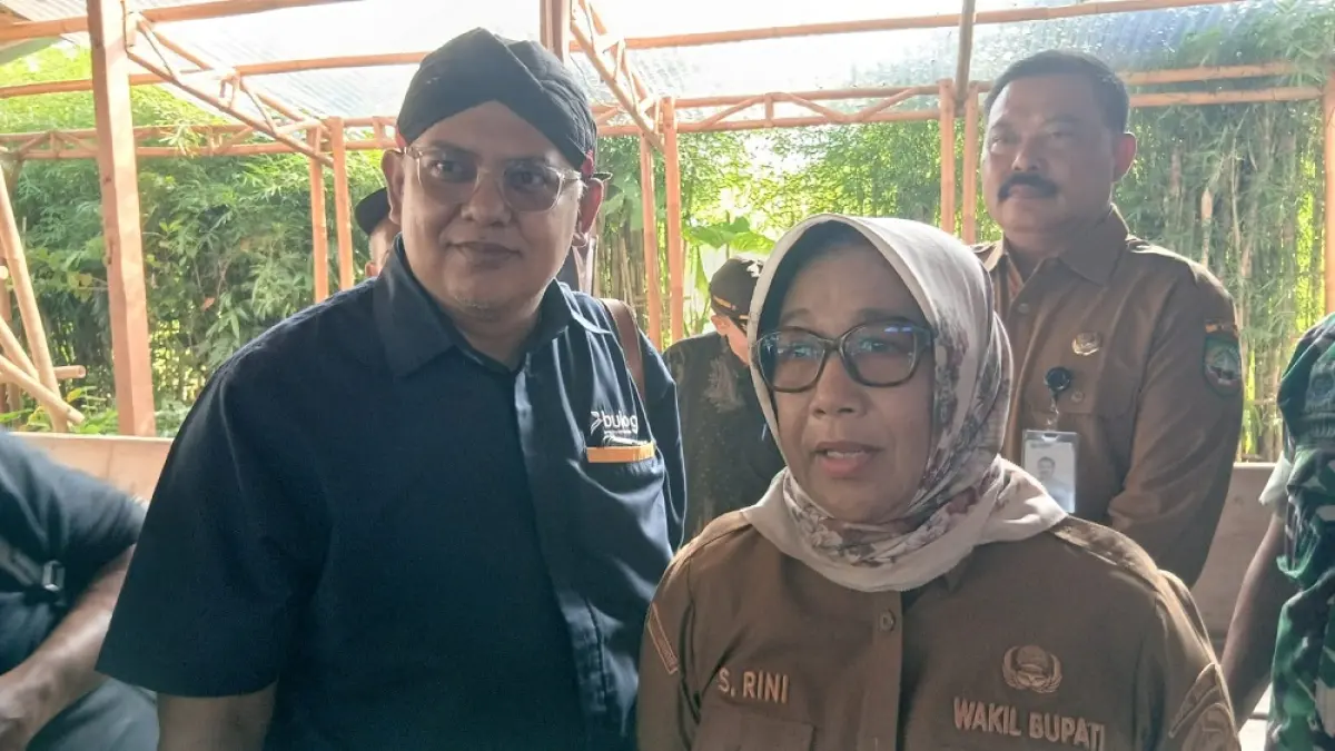  
USAHA: Wakil Bupati Blora Sri Setyorini saat mendatangi PT GMM bertemu dengan perwakilan petani tebu. (JAMIL UNTUK RADAR PATI)
