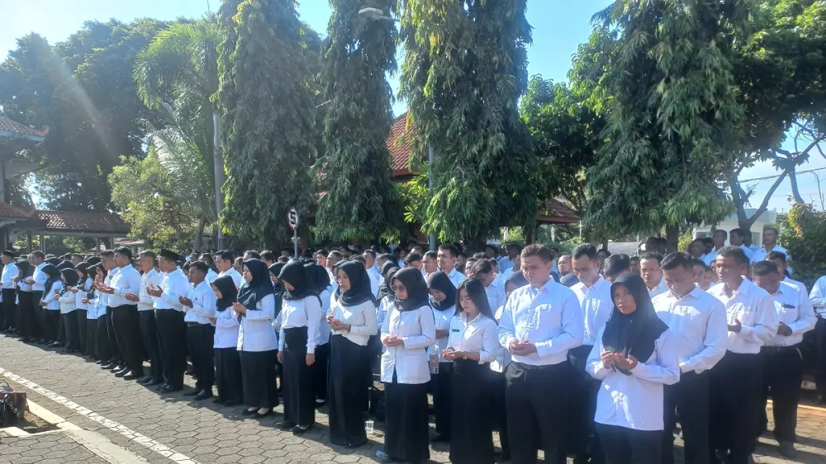 MENGABDI: Para PPPK tengah mengikuti upacara pelantikan pada (17/12/2025) lalu di kompleks Setda Jepara. (FIKRI THOHARUDIN/RADAR PATI)