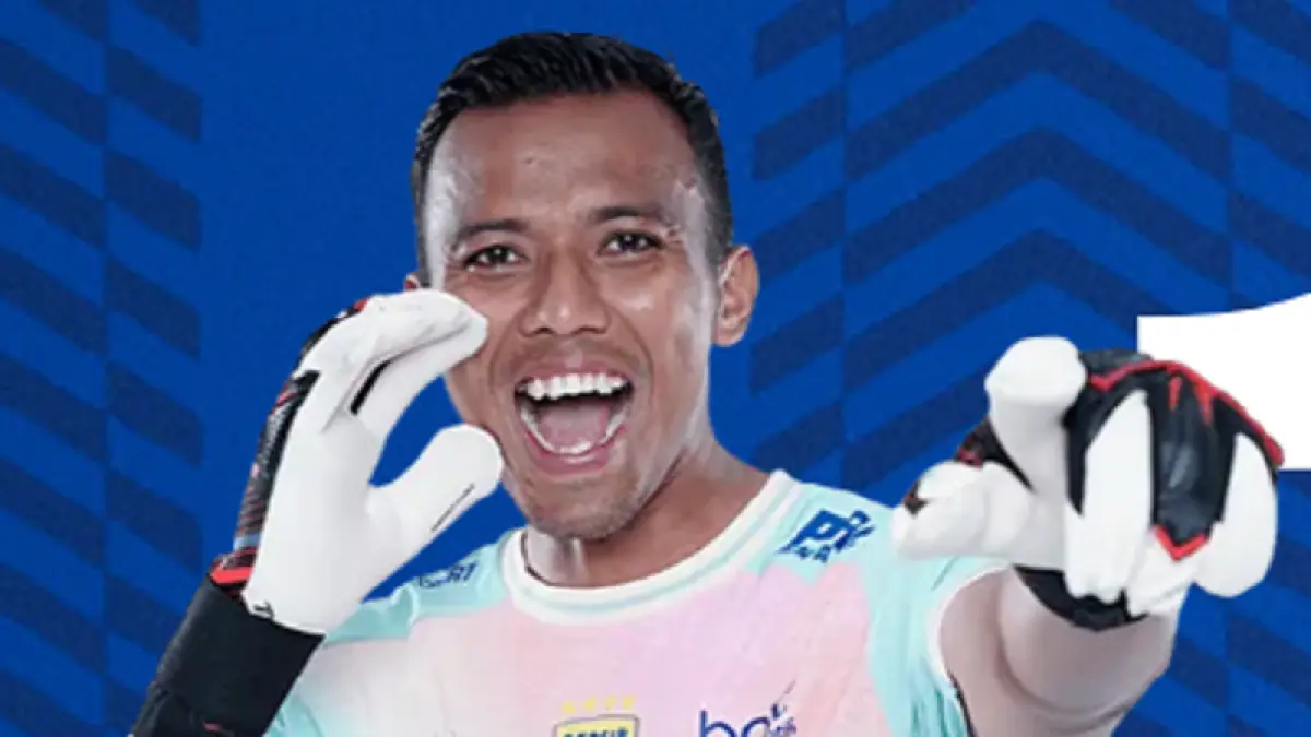 Kiper tangguh Persib Bandung Teja Pakualam diprediksi kuat memecahkan rekor 17 clean sheet. (PERSIB UNTUK RADAR PATI)