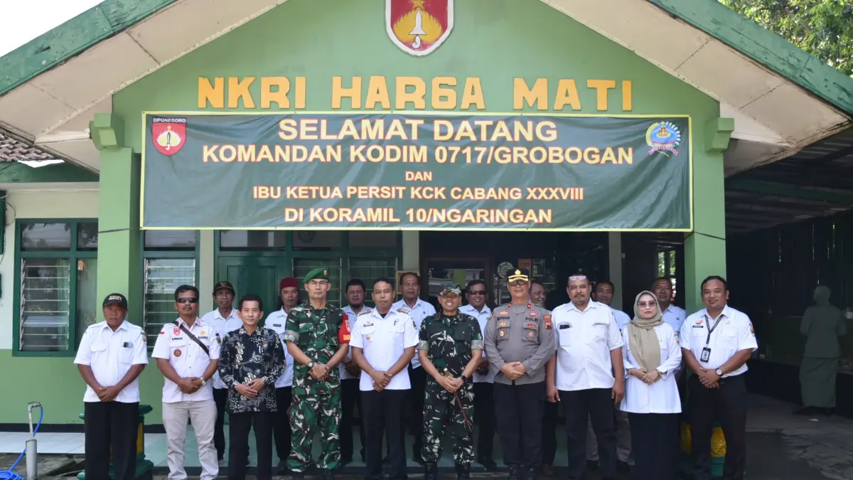 KUNJUNGAN: Dandim 0717/Grobogan Letkol Inf Wefri Sandiyanto saat melakukan kunjungan ke Koramil 10/Ngaringan dan Koramil 07/Wirosari.