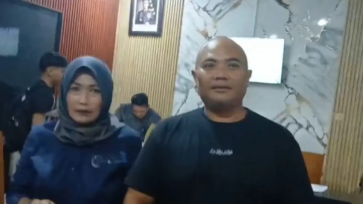 
KETIPU: Johan Hadi salah satu warga Blora yang terkena investasi bodong snapboost usai laporan di Polres Blora. (EKO SANTOSO/RADAR PATI)