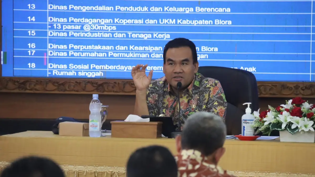 
RAPAT: Forkopimda dan jajaran OPD membahas anggaran internet untuk dipangkas di ruang pertemuan Setda Blora. (ARIF FAKHRIAN KHALIM/RADAR PATI)

