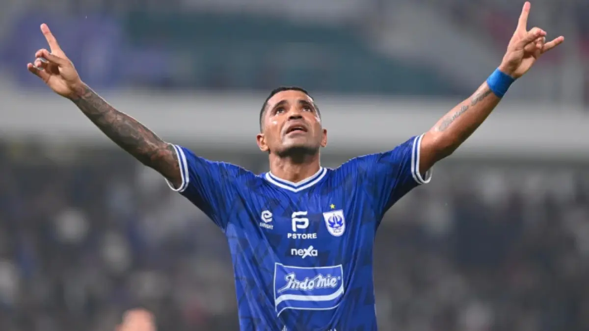 Striker gaek PSIS Semarang Alberto Goncalves (Beto) mencetak gol saat tandang melawan Persipura. (PSIS)