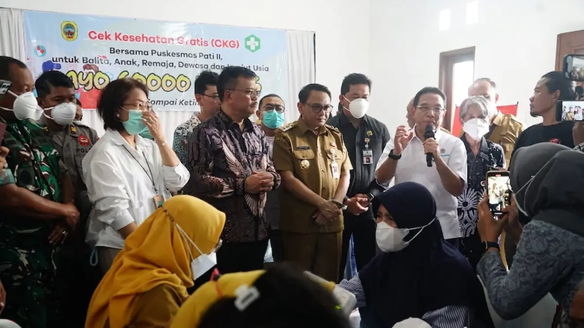 Wakil Menteri Kesehatan RI Benjamin Paulus Octavianus, di Balai Desa Kutoharjo, Pati, Selasa (21/4).