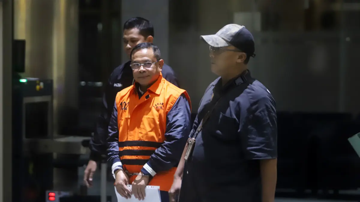 Bupati Pati nonaktif Sudewo diperiksa KPK RI atas dugaan kasus suap pengadaan jalur kereta api (23/4). (JPR)