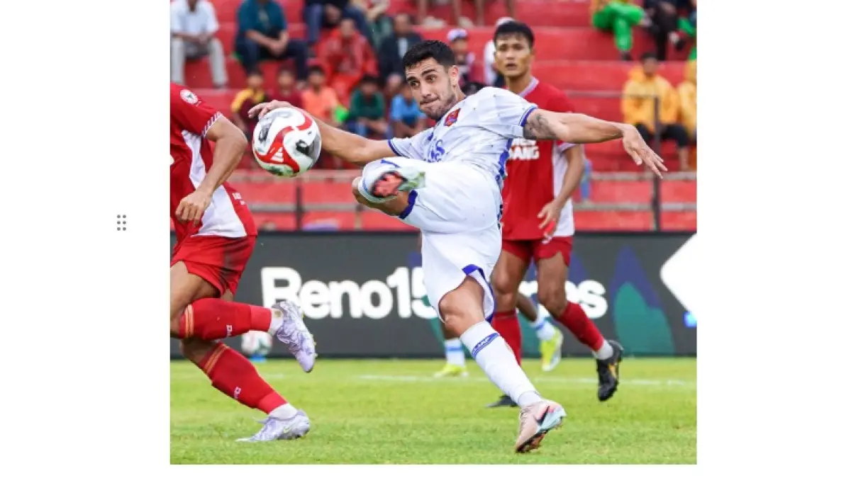 KESEMPATAN POIN PENUH: Gelandang serang Persijap Borja Herrera perlu mewaspadai lini belakang PSBS Biak yang dikomandoi Sandro Embalo saat bermain di Stadion Gelora Bumi Kartini. (INSTAGRAM PERSIJAP)