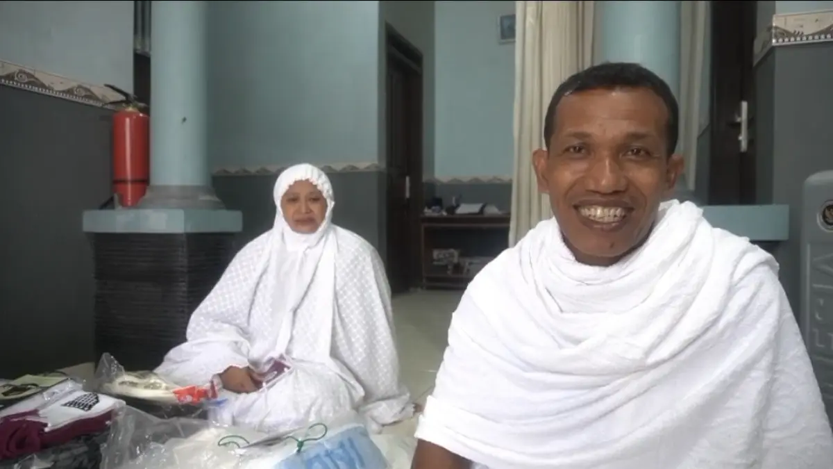 Suherman bersama sang istri Emy Setyowati mempersiapkan berangkat haji, Rabu (22/4). (DOK PRIBADI)