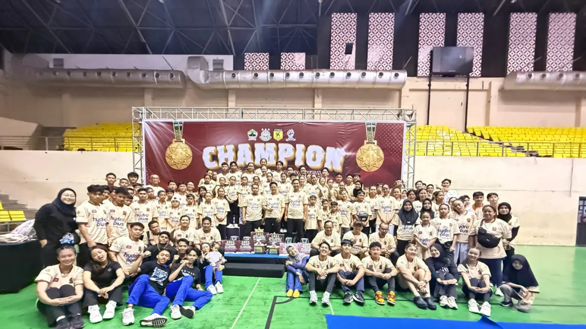 
MEMABANGGAKAN: Atlet Karate asal Kudus menunjukkan perolehan medali usai menyabet juara umum di ajang Kejurnas Piala Wira Adhyaksa. (DOKUMEN SUPER ELITE KARATE)