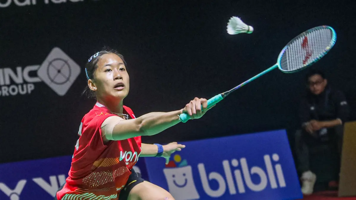 Pebulu tangkis tunggal putri Indonesia Putri Kusuma Wardani memimpin tim Uber Cup lolos ke perempat final. (Jawa Pos)