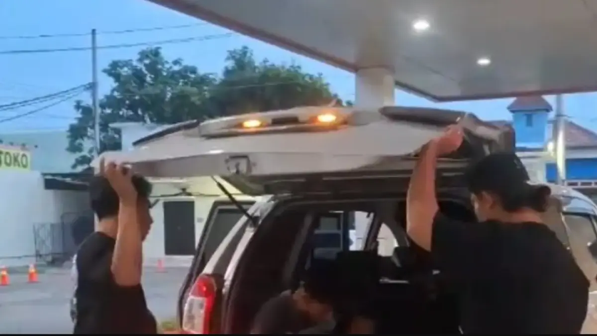 DIAMANKAN: Tim Satreskrim Polres Rembang berhasil membeku terduga pelaku pembunuhan remaja warga Kragan, kurang dari 24 jam setelah penemuan jenazah korban. (TANGKAPAN LAYAR/RADAR PATI)






