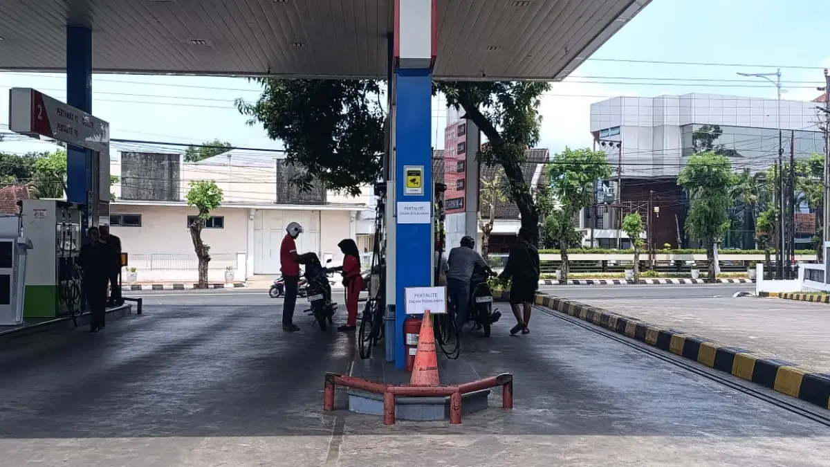 Kondisi SPBU di Jalan Jendral Sudirman Kudus melayani pembelian BBM nonsubsidi. (ANDIKA/RADAR PATI)