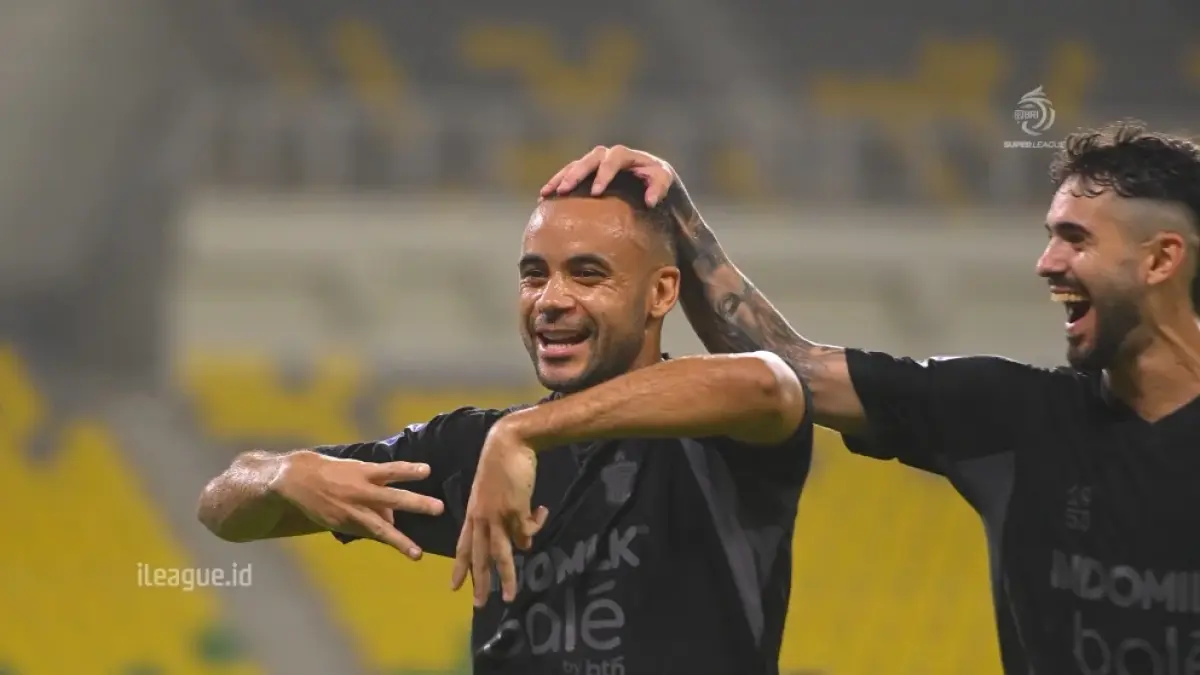 Pablo ganet gagal cetak gol penalti ke gawang PSIM Jogja (30/4). (ILeague)