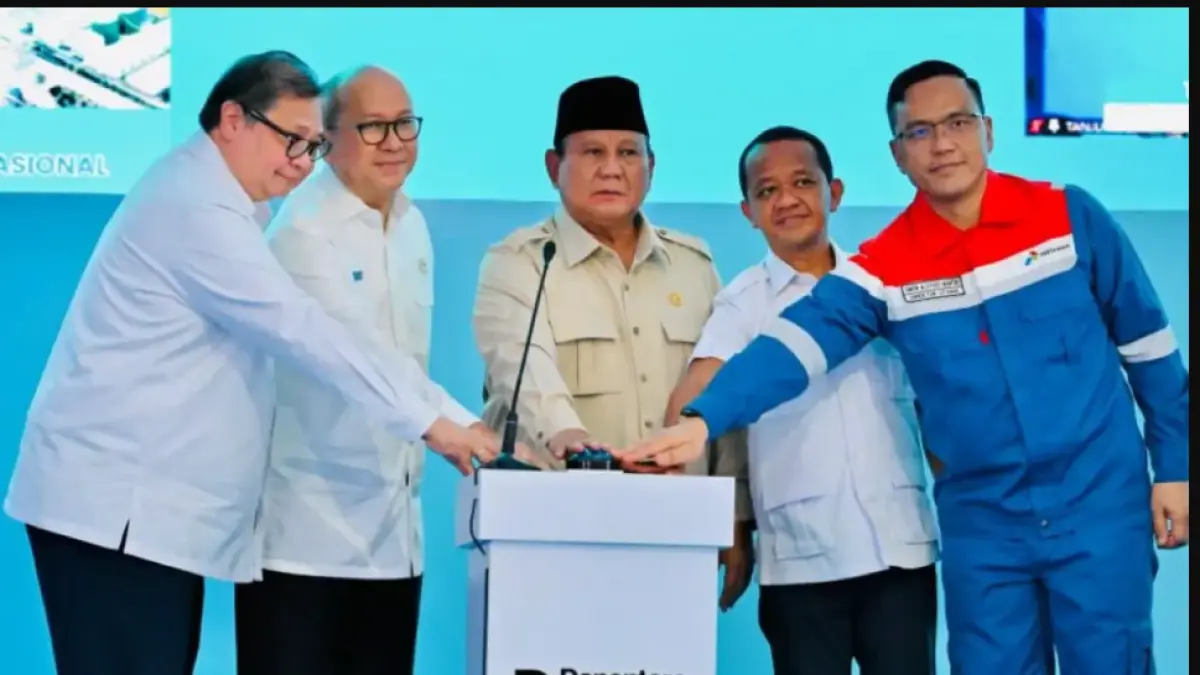 Presiden Prabowo Subianto melakukan groundbreaking proyek hilirisasi nasional tahap II di Refinery Unit IV Cilacap, Jawa Tengah, pada Rabu, 29 April 2026. (Foto: BPMI Setpres/Laily Rachev)