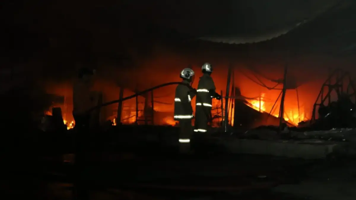 Pasar Kanjengan yang berlokasi di Kauman, Kecamatan Semarang Tengah kebakar, Rabu (29/4/2026) sekitar pukul 22.30. (JPR)