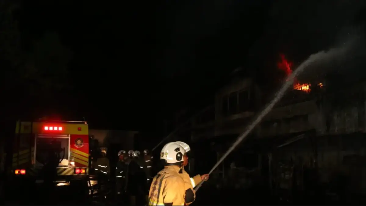 Pasar Kanjengan yang berlokasi di Kauman, Kecamatan Semarang Tengah kebakar, Rabu (29/4/2026) sekitar pukul 22.30. (JPR)