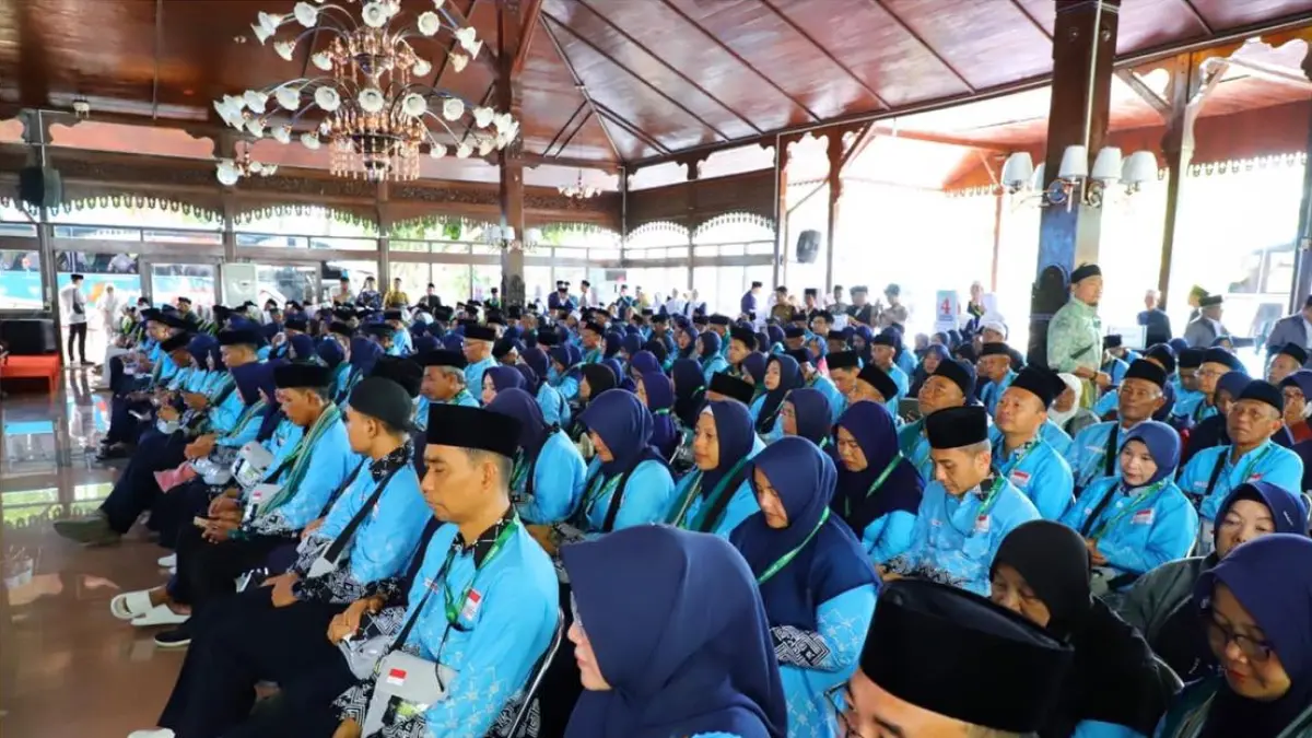 Pemkab Kudus gelar acara pemberangkatan haji kloter 40 dan 41 di Pendapa Kabupaten Kudus, Senin (4/5/2026).