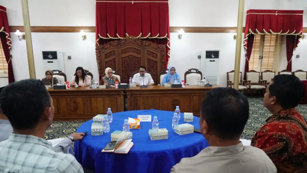 Pertemuan Menteri Pemberdayaan Perempuan dan Perlindungan Anak (PPPA) Arifah Fauzi di Pendapa Pati menyikapi kasus dugaan pencabulan kiai pengusuh ponpes di Tlogowungu Pati. (HUMAS PATI UNTUK RADAR PATI)