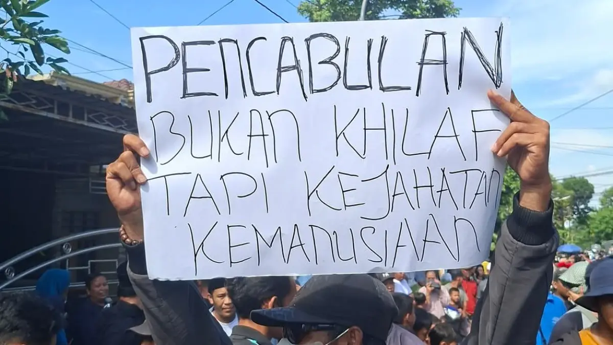 WARGA DEMO: Dugaan pencabulan santriwati di Ponpes Ndolo Kusumo Pati.