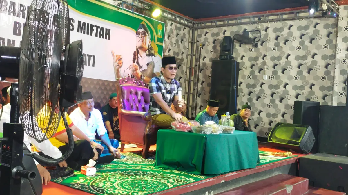 Gus Miftah ceramah di sebuah karaoke di Pati, Selasa (12/5).