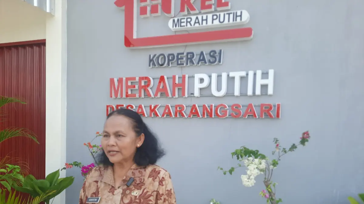 (Kades Karangsari Suhartini)