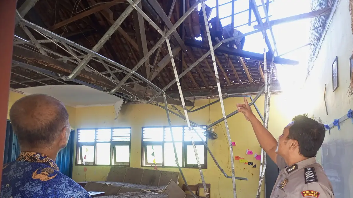 
RUSAK: Bangunan SDN 2 Mlilir, Kecamatan Gubug yang rusak. (INTAN MAYLANI SABRINA/RADAR PATI)
