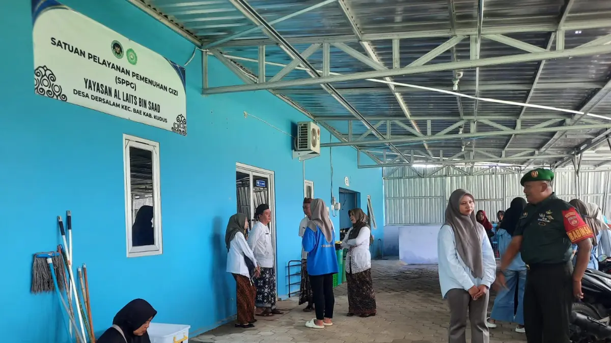 
BERSIH-BERSIH: SPPG di Desa Dersalam, Kecamatan Bae saat masih off dari kegiatan di dapur. (INDAH SUSANTI/RADAR PATI)