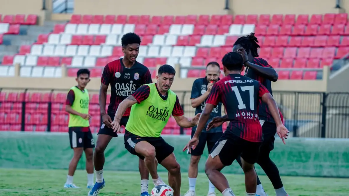 SOLID: Para pemain Persijap Jepara tengah menjalani latihan. (MO PERSIJAP UNTUK RADAR PAT)