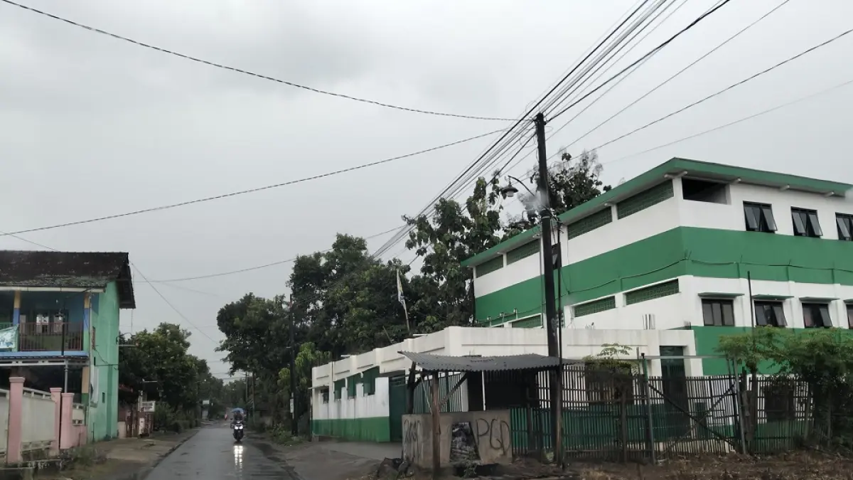 TUTUP: Kondisi salah satu sekolahan/asrama di Yayasan Ndolo Kusumo. (ANDRE FAIDHIL FALAH/RADAR PATI)