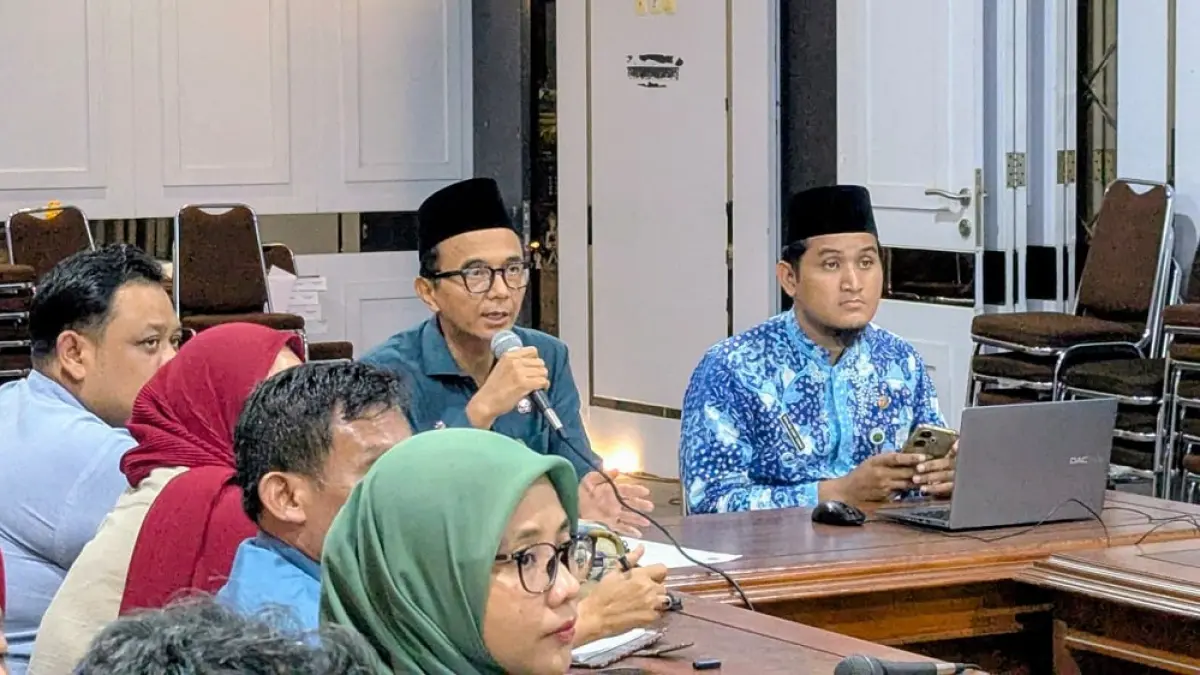 
DIBAHAS: OPD bersama BPJPH rapat tindak lanjut Percepatan Sertifikasi Halal di Aula Bappeda Rembang kemarin (21/5). (PEMKAB REMBANG/RADAR PATI)