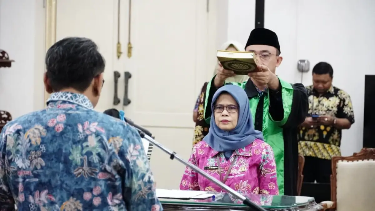 Plt Bupati Pati Risma Ardhi Chandra melantik Siti Subiati menjadi Pj Sekda baru. (ULIL ALBAB/RADAR PATI)