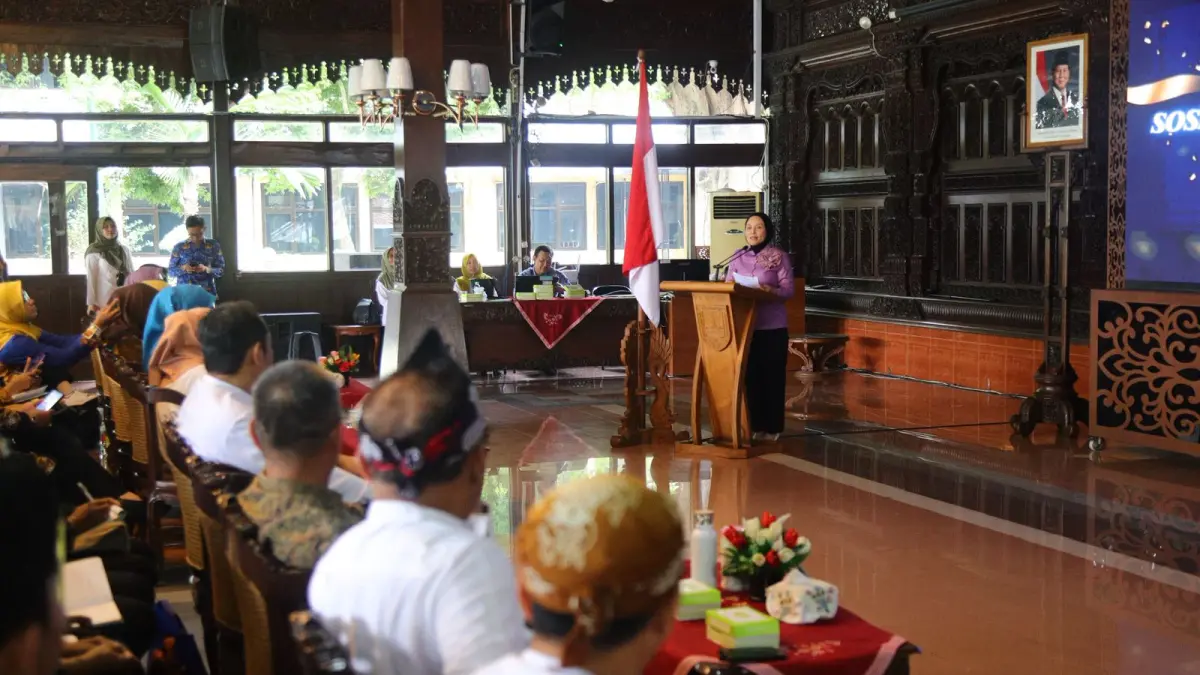 SEMINAR: Kegiatan BKKBN Jateng bersama TP PKK Kudus di Pendapa Kudus. (INDAH SUSANTI/RADAR PAT)
