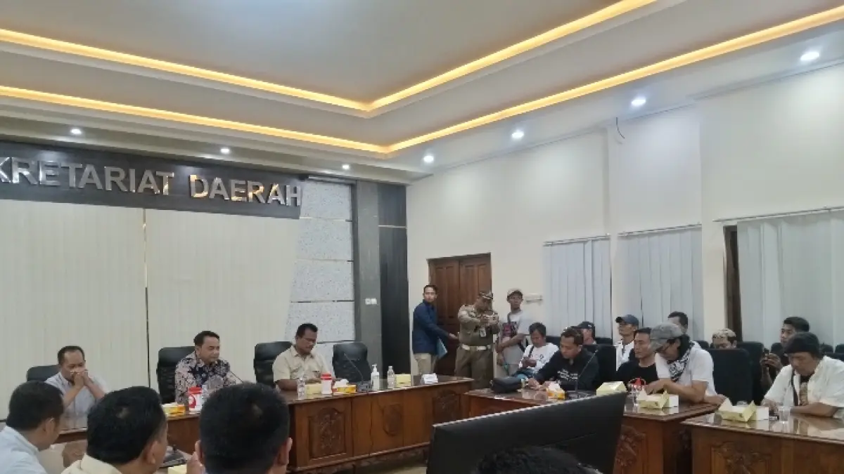 ANDRE FAIDHIL FALAH/RADAR KUDUS DIBAHAS: Pemkab Pati bersama AMPB Pati beraudiensi mengenai pajak restoran-cafe di Setda setempat pada Sabtu (23/5).