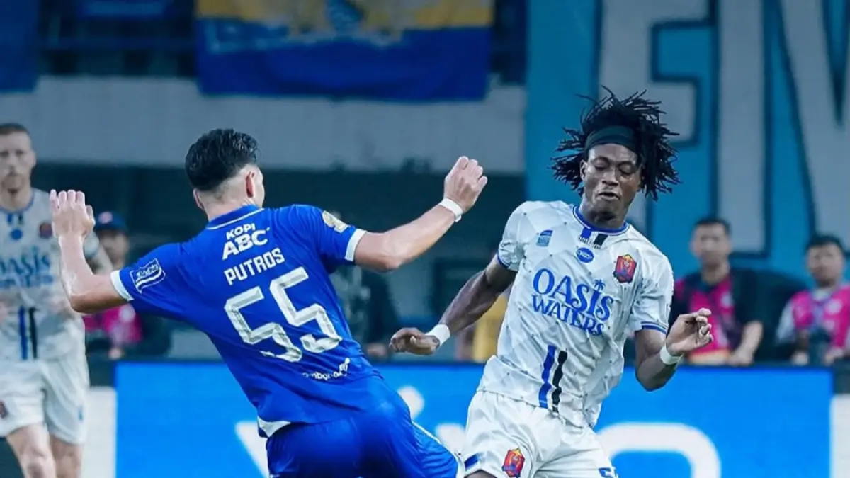KOKOH: Benteng pertahanan Laskar Kalinyamat tak dapat dijebol Persib Bandung, bek Diogo Brito dan kiper M Ardiansyah tampil gemilang. (MO PERSIJAP UNTUK RADAR PATI)