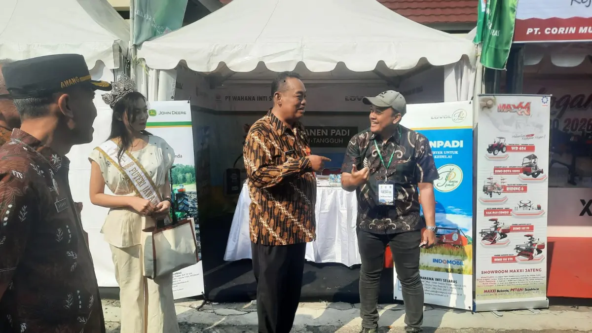 DIBUKA: Bupati Grobogan Setyo Hadi saat membuka Grobogan Agro Expo di Dispertan.