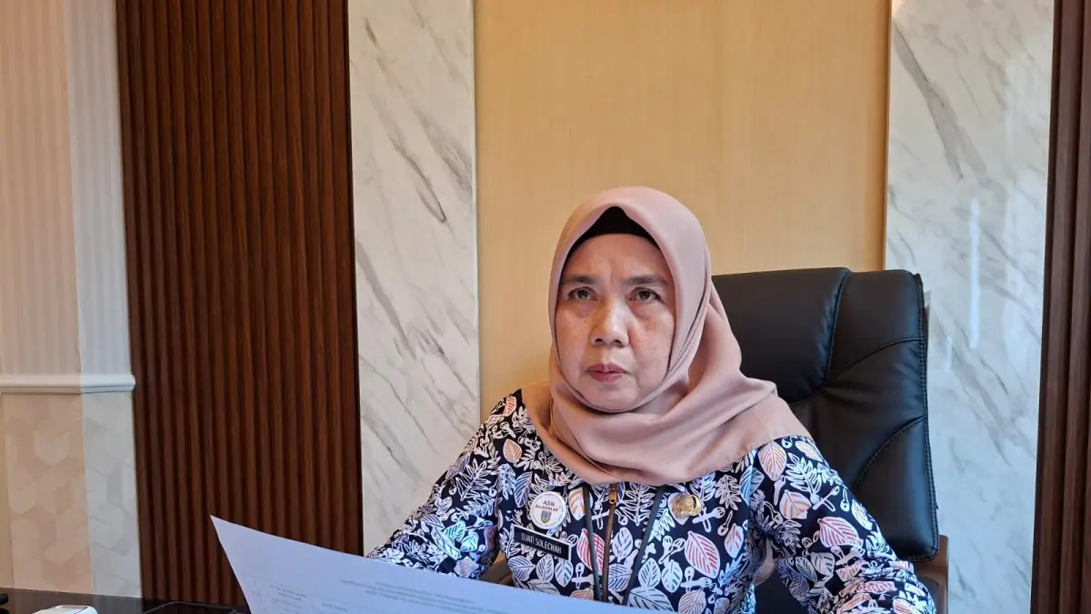 

ANGGARAN SIAP: Kepala BPPKAD Kabupaten Kudus, Djati Solechah, memastikan dana pembayaran gaji ke-13 ASN telah tersedia dan siap disalurkan. (ANDIKA TRISNA SAPUTRA/RADAR PATI)