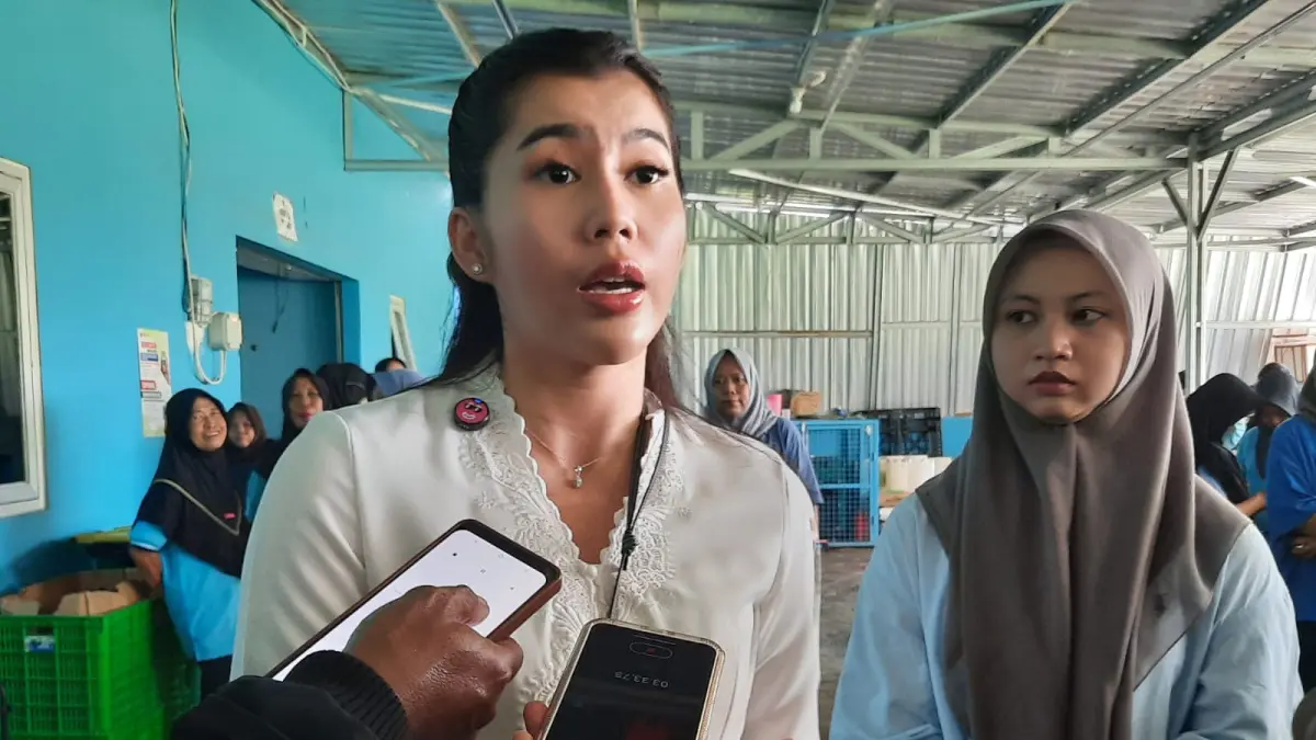 
LIHAT KONDISI: Ketua Satgas MBG Bellinda Putri Sabrina Birton saat mengecek SPPG Dersalam baru-baru ini. (INDAH SUSANTI/RADAR PATI)