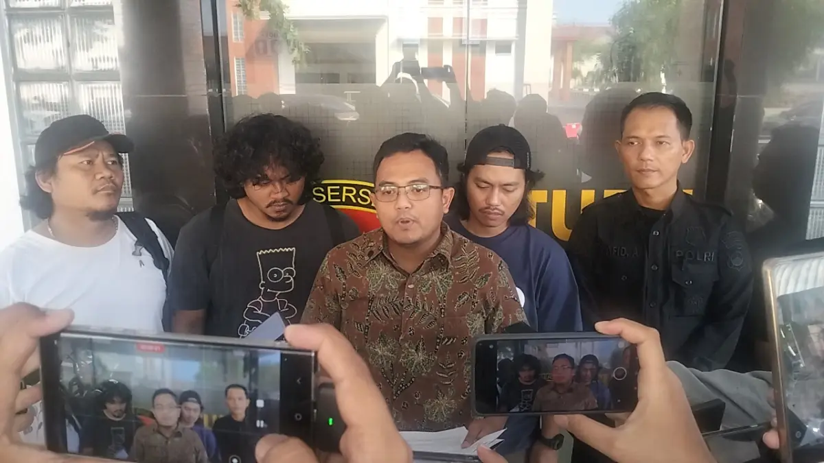 
DIJELASKAN: Kasatreskrim Polresta Pati, Kompol Dika Hadian Widyatama mengutarakan hasil penangkapan pelaku pembuangan bayi di Kantor Satreskrim Polresta Pati pada Jumat (6/6). (ANDRE FAIDHIL FALAH/RADAR PATI)