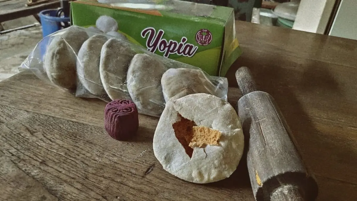 LEGIT: Kue Yopia khas Lasem Rembang.