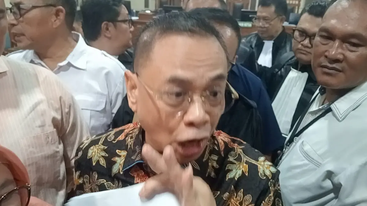 Bupati Pati Nonaktif Sudewo bantah terlibat dugaan suap perangkat desa dalam sidang perdana di Tipikor Semarang, (15/6).