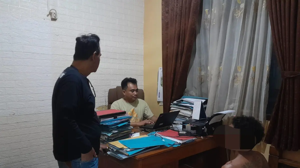 Pemuda di Pati membakar rumah orang tua sendiri diperiksa polisi. (POLSEK SUKOLILO UNTUK RADAR PATI)